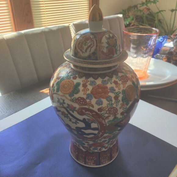 Imari Urn Finely Detailed Florals outlined in Gold with Rich Reds,Yellow & Green - Picture 7 of 9